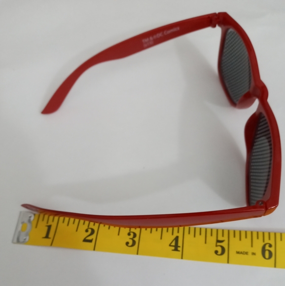 DC Comics Kids Wonder Woman Sunglasses Red Color One Size - Picture 5 of 7